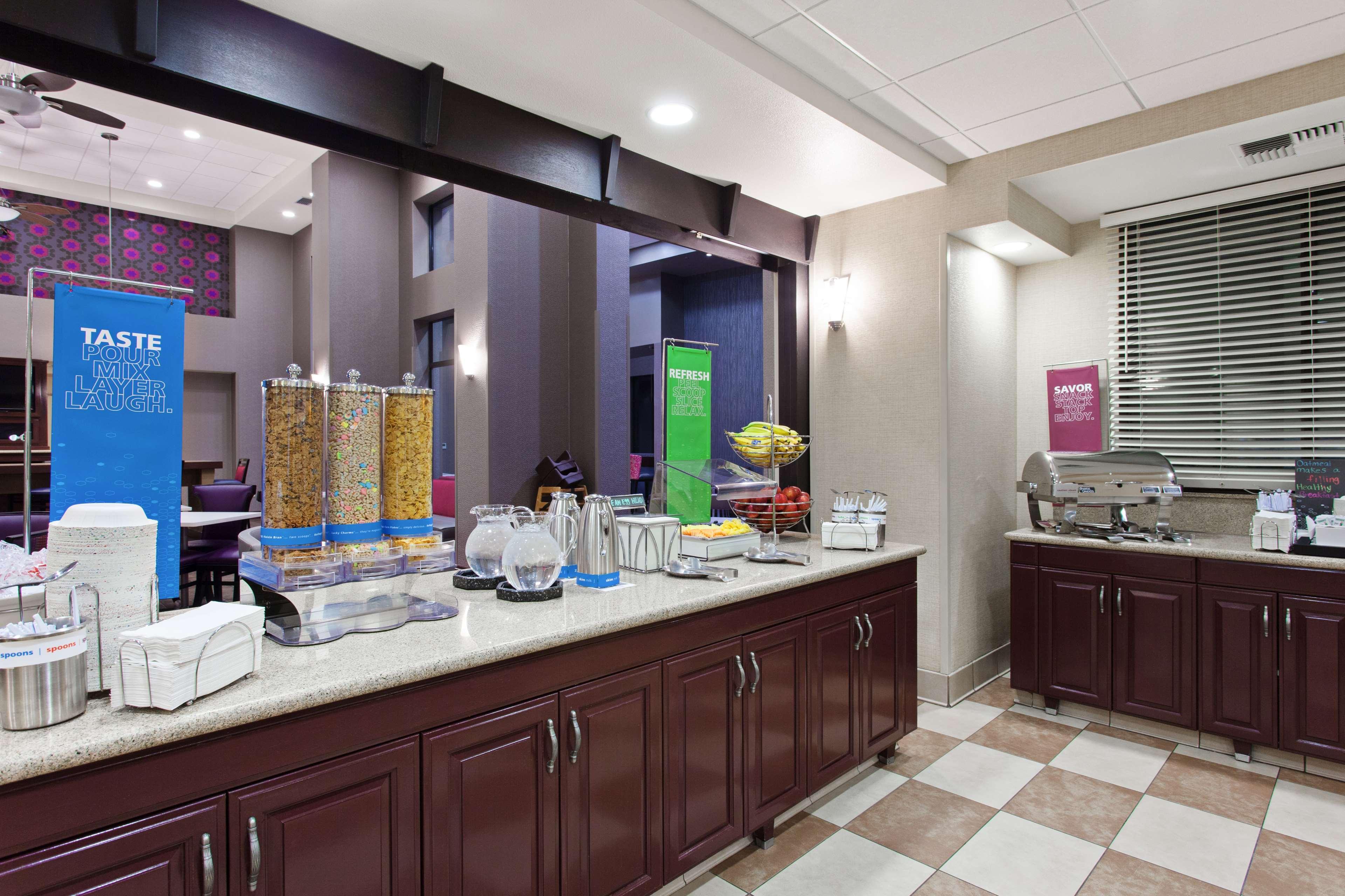 Hampton Inn & Suites Oakland Airport-Alameda Bagian luar foto