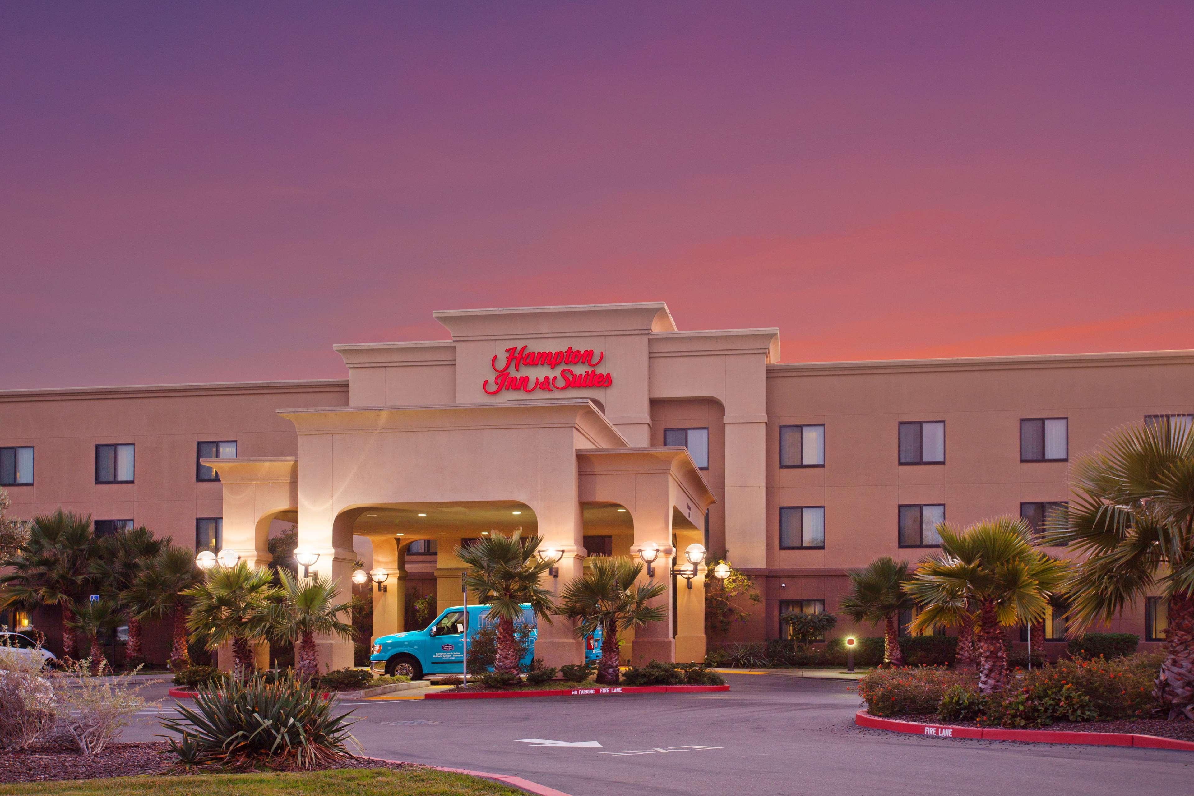 Hampton Inn & Suites Oakland Airport-Alameda Bagian luar foto